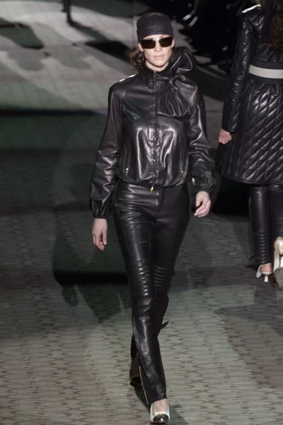 Look 15